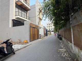 Lô đất đẹp sát đường 11 trường thọ thủ đức dt 80m2 giá chỉ 6,95 tỷ, cực ngon luôn ạ !