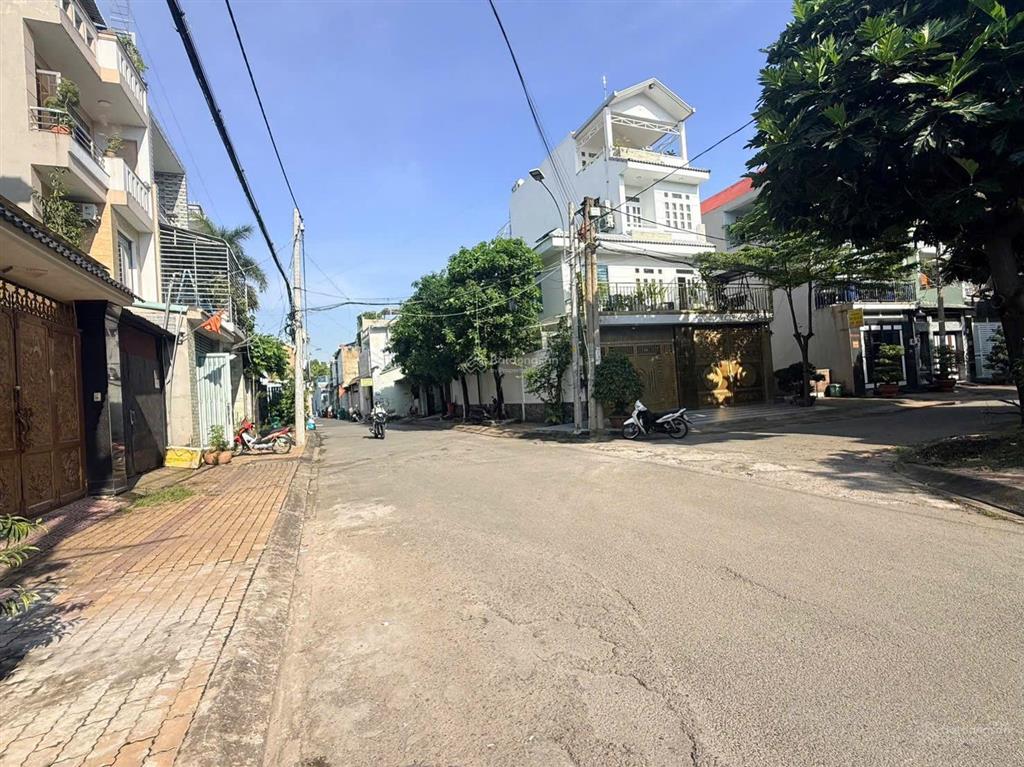 Lô đất đẹp và hiếm, dt lớn 9,8x21.7m, ngay sát hd2, gần đh ngân hàng giá chỉ 15 tỷ