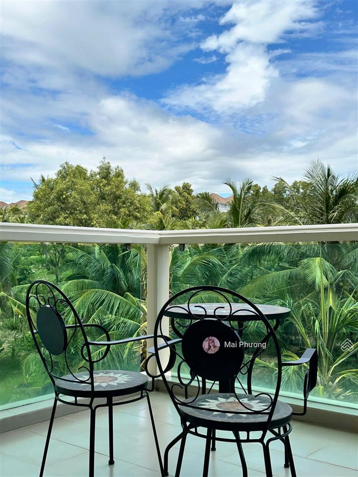 Bán căn hộ 2pn block b view golf và vườn tầng cao  116m2 3tỷ 450triệu sang tên