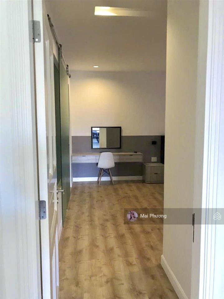 Bán căn hộ 2pn block b view golf và vườn tầng cao  116m2 3tỷ 450triệu sang tên