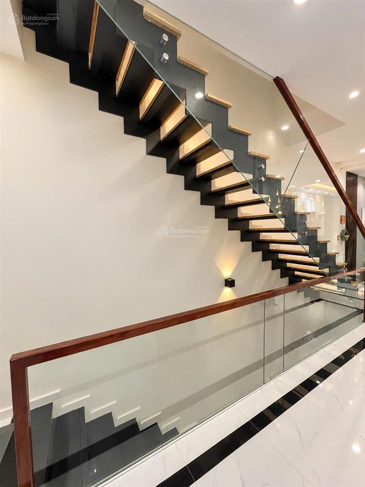 Bán nhanh trong tháng căn nhà mặt tiền võ văn kiệt  88m2 1 showroom giá tốt 5,x tỷ  mg 2%