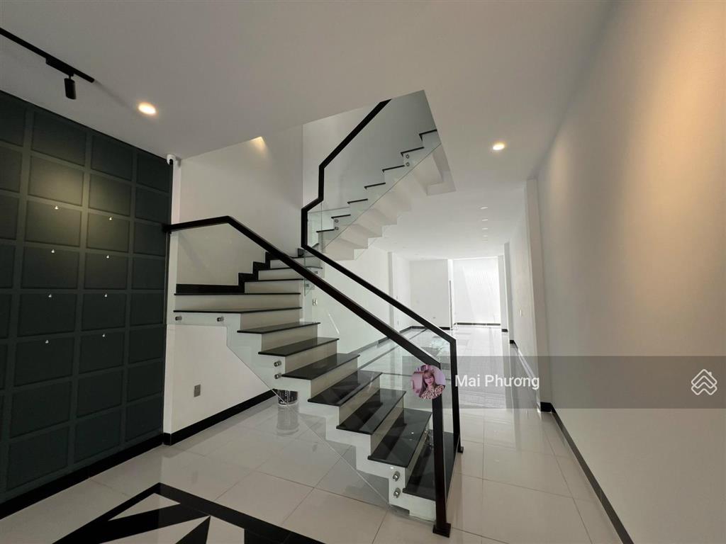 Chính chủ cần bán nhanh trong tháng căn nhà mặt tiền võ văn kiệt  88m² 1 showroom giá tốt 5.x tỷ