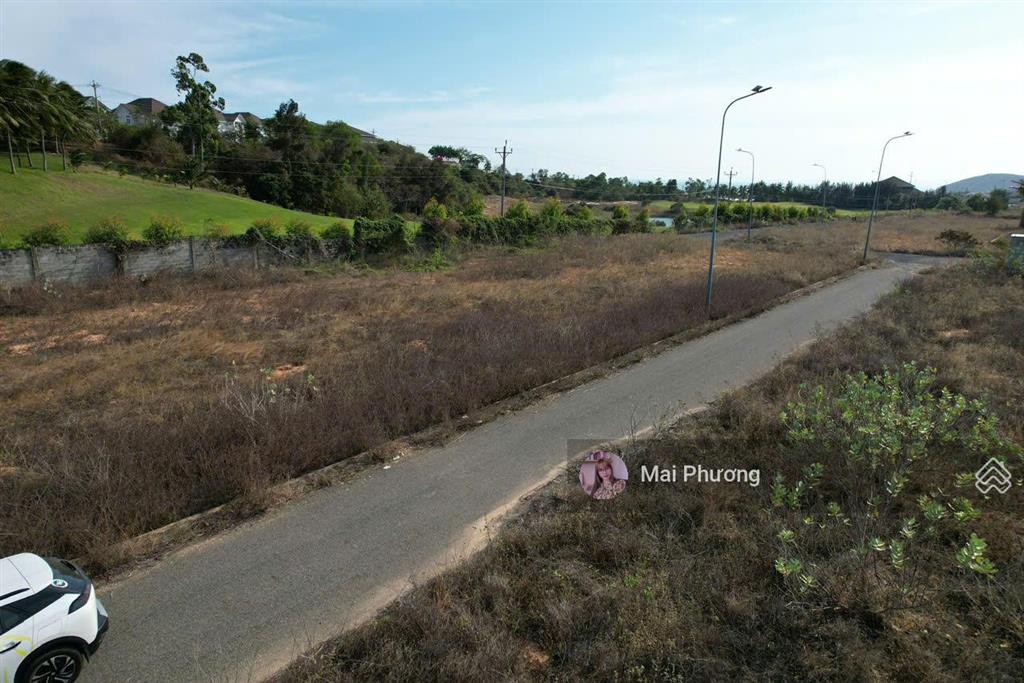 Bán lô thổ cư 400m2 giá hời khu vực view golf, sổ hồng