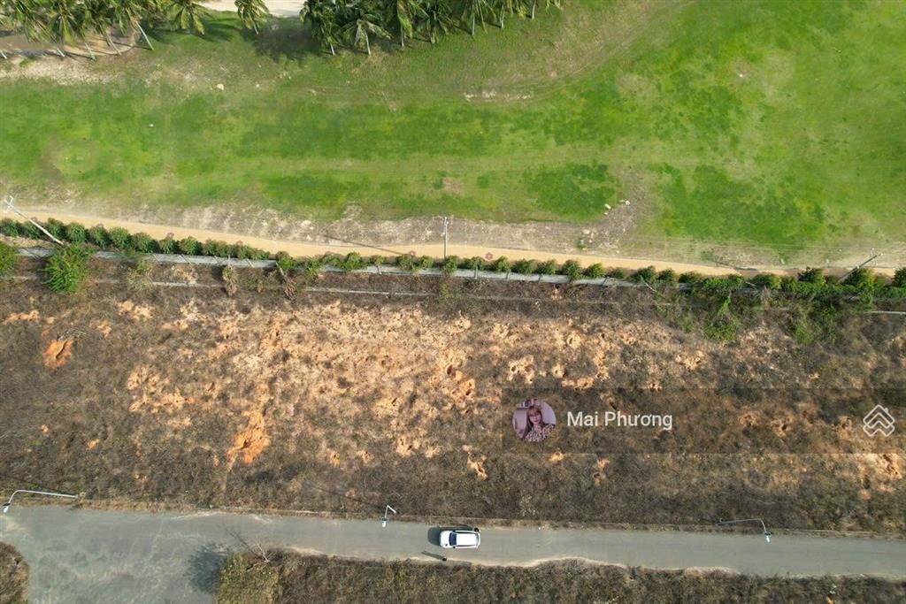 Bán lô thổ cư 400m2 giá hời khu vực view golf, sổ hồng