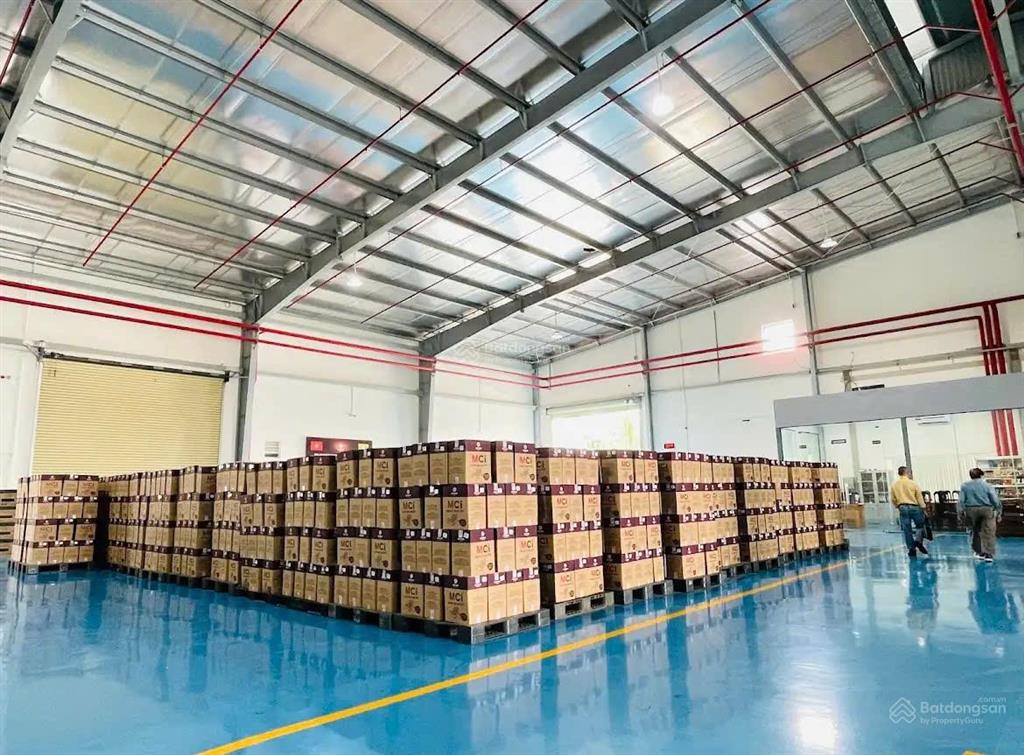 Bán kho xưởng 3000m2 mặt tiền quốc lộ 1a, có sẵn kho kiên cố ngang 35m
