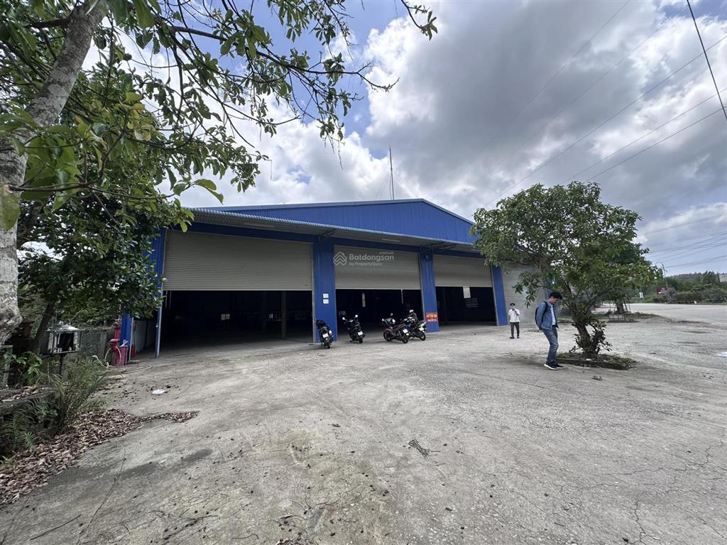 Bán kho xưởng 3000m2 mặt tiền quốc lộ 1a, có sẵn kho kiên cố ngang 35m