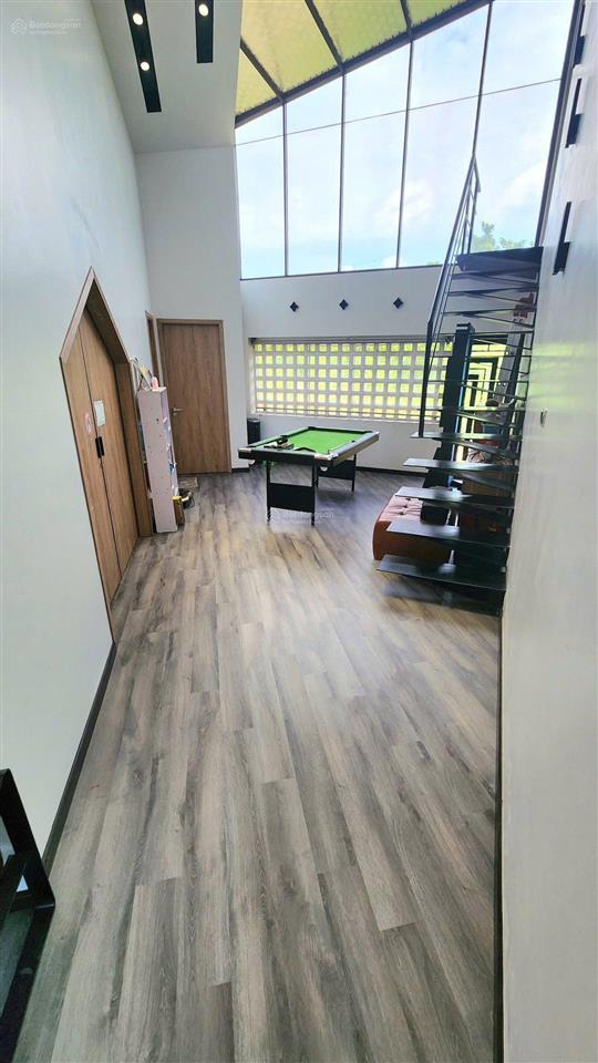 Cho thuê biệt thự sân vườn dt 260m2 nội thất đầy đủ