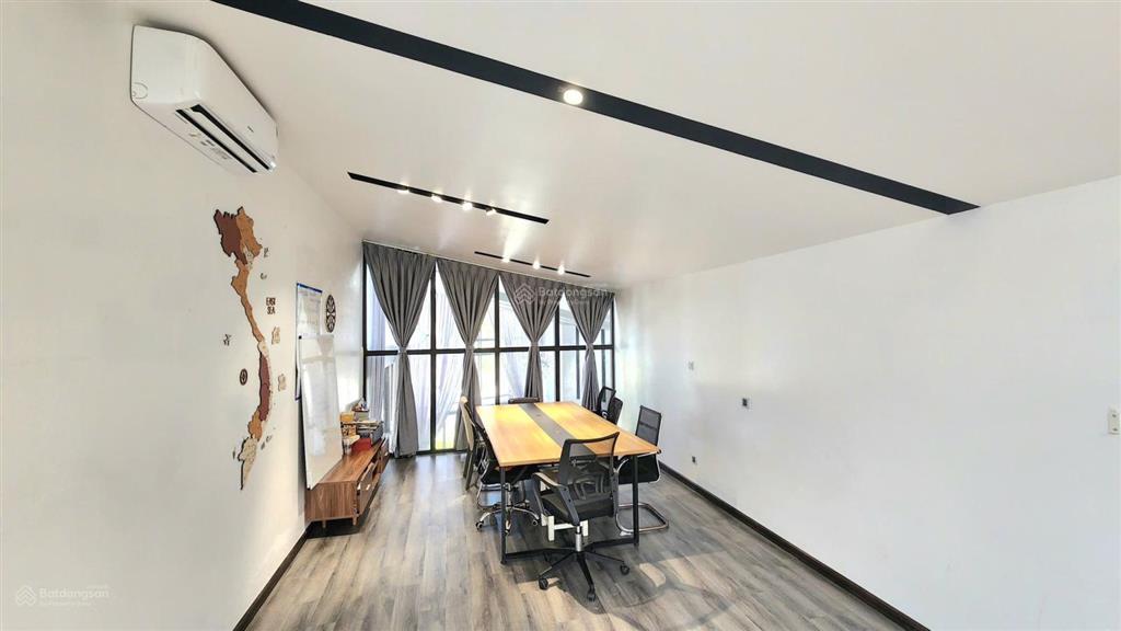 Cho thuê biệt thự sân vườn dt 260m2 nội thất đầy đủ