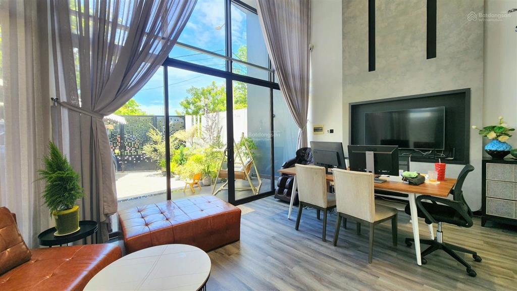 Cho thuê biệt thự sân vườn dt 260m2 nội thất đầy đủ