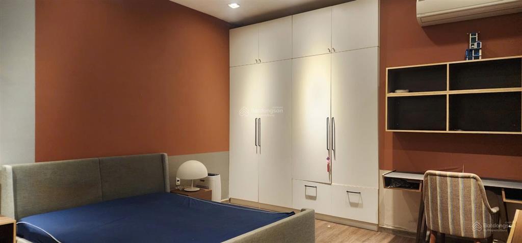 Bán nhà 4 tầng mặt tiền ba đình dt 140m2 khu vực trung tâm siêu đẹp
