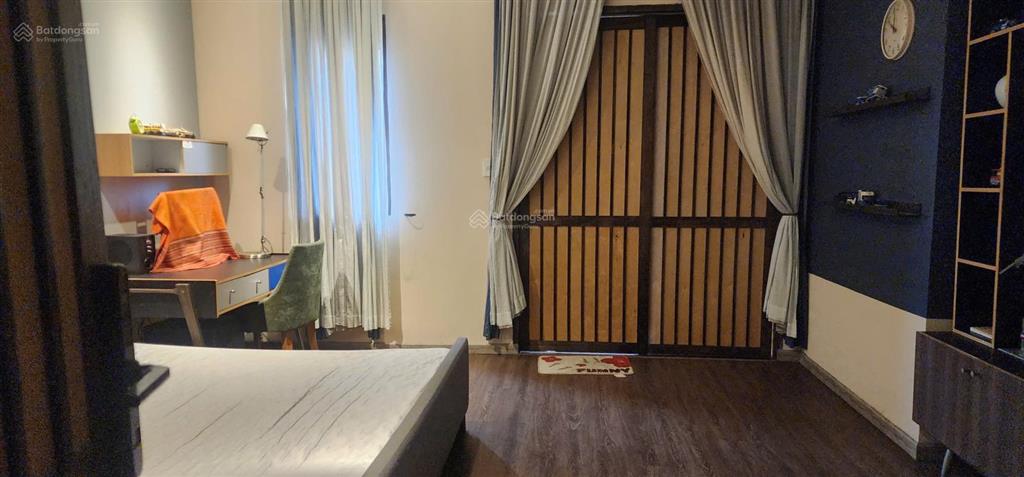 Bán nhà 4 tầng mặt tiền ba đình dt 140m2 khu vực trung tâm siêu đẹp