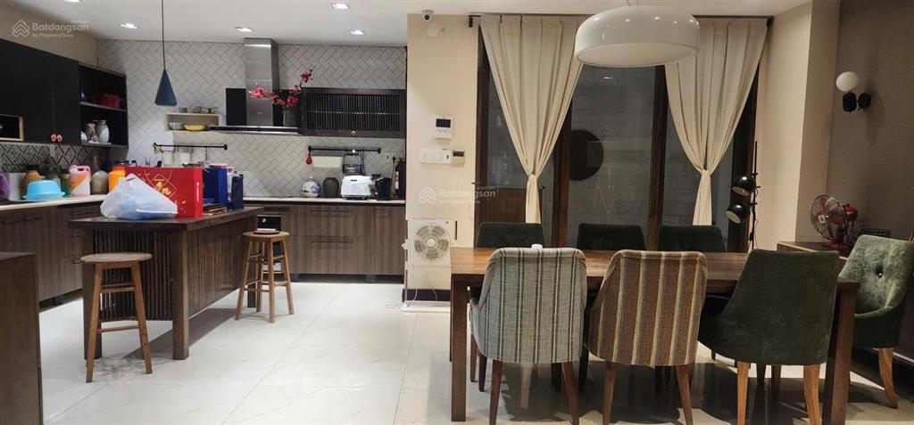 Bán nhà 4 tầng mặt tiền ba đình dt 140m2 khu vực trung tâm siêu đẹp