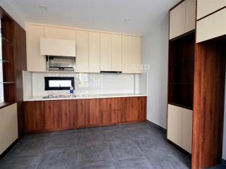 Mới toanh nhà 3 tầng  ngang bề thế 7m  hẻm xe hơi, thông  kdc đông đúc cạnh phạm văn đồng