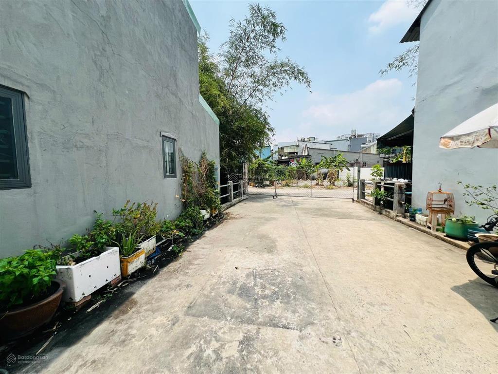 Ngay tại trung tâm  nhà 2 tầng rộng 82m2  đường đặng văn bi  trung tâm hành chính thủ đức