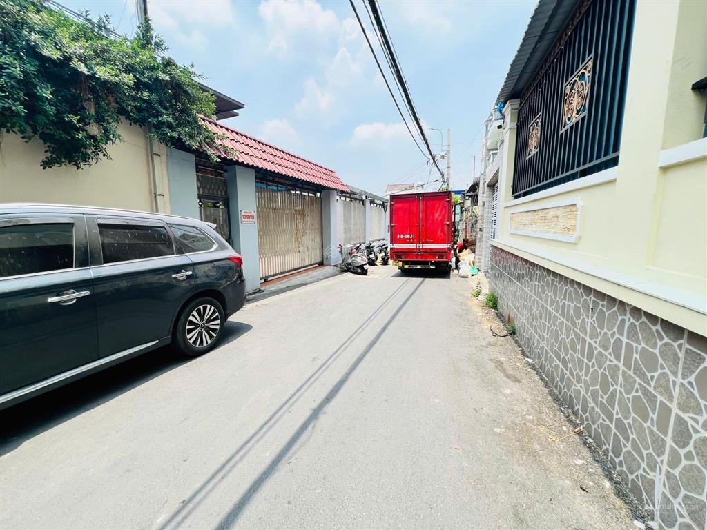 Ngay tại trung tâm  nhà 2 tầng rộng 82m2  đường đặng văn bi  trung tâm hành chính thủ đức