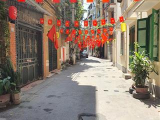 Ô tô đỗ cửa, vài bước ra phố, 52m2  5t, phố hoàng cầu, 16.2 tỷ