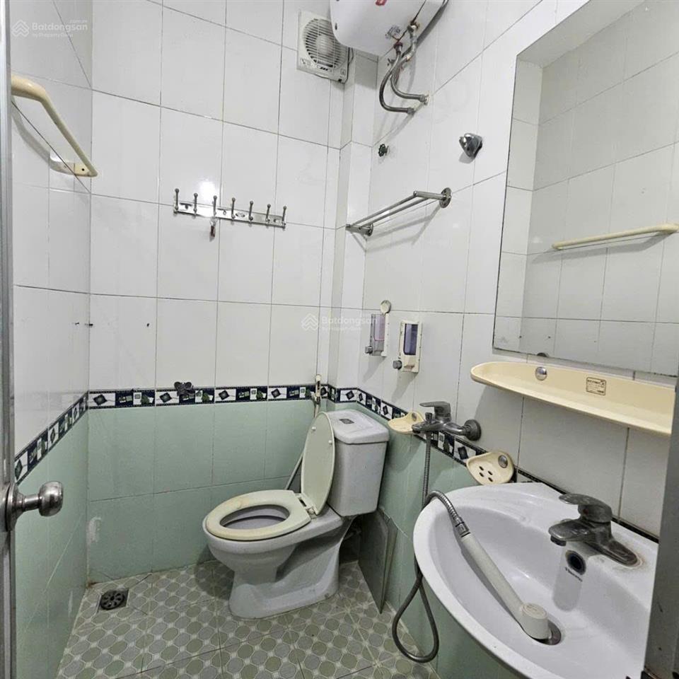 Mặt ngõ ba gác, 26m2  6 tầng  5pn, 5.85 tỷ, 40m ra phố lê trọng tấn