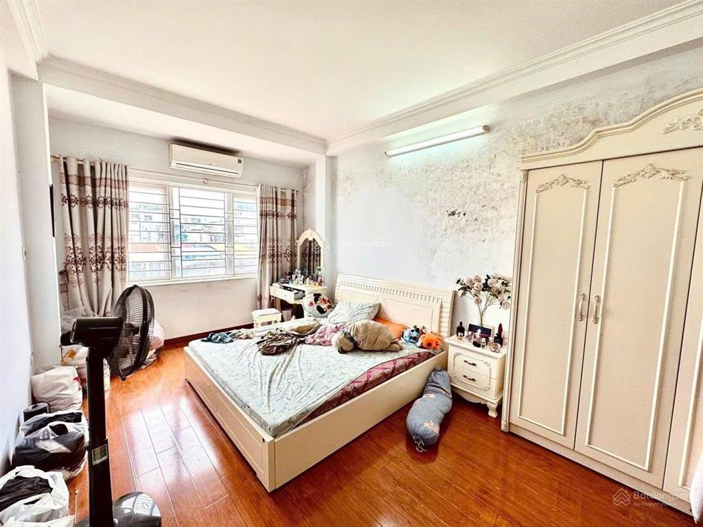 40m ra phố, nhà dân xây 24m2  4 tầng  3pn, chỉ còn 4,4 tỷ