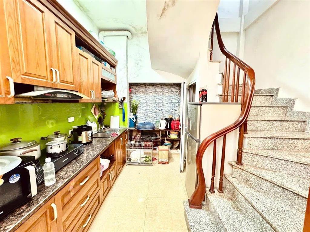 40m ra phố, nhà dân xây 24m2  4 tầng  3pn, chỉ còn 4,4 tỷ