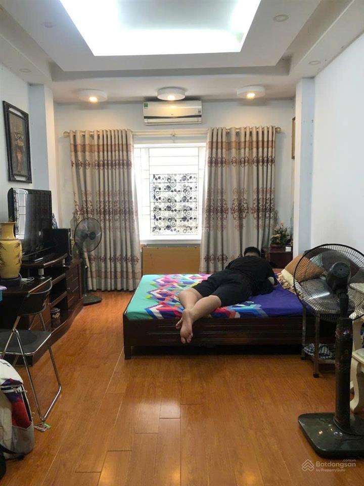 40m ra phố, nhà dân xây 24m2  4 tầng  3pn, chỉ còn 4,4 tỷ