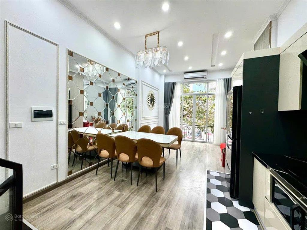 Giảm ngay 2 tỷ, ô tô 7 chỗ vào nhà, 33m2  5 tầng, chỉ còn 10,4 tỷ