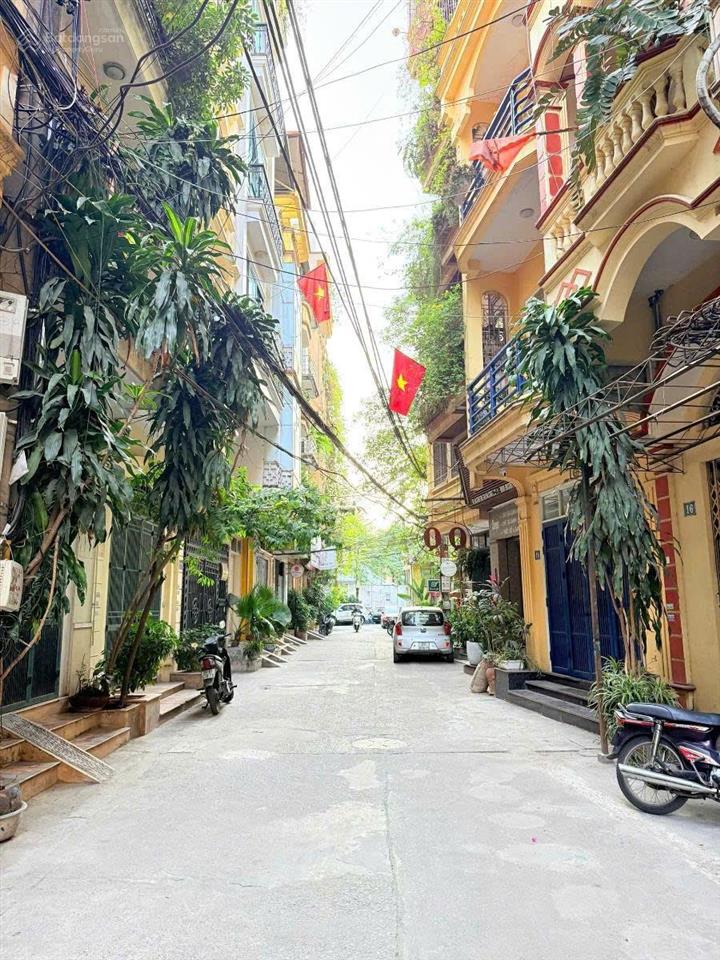 Giảm ngay 2 tỷ, ô tô 7 chỗ vào nhà, 33m2  5 tầng, chỉ còn 10,4 tỷ
