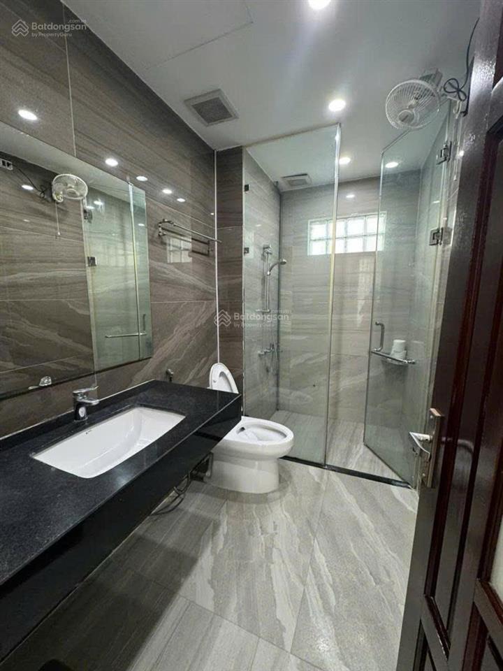 Giảm ngay 2 tỷ, ô tô 7 chỗ vào nhà, 33m2  5 tầng, chỉ còn 10,4 tỷ
