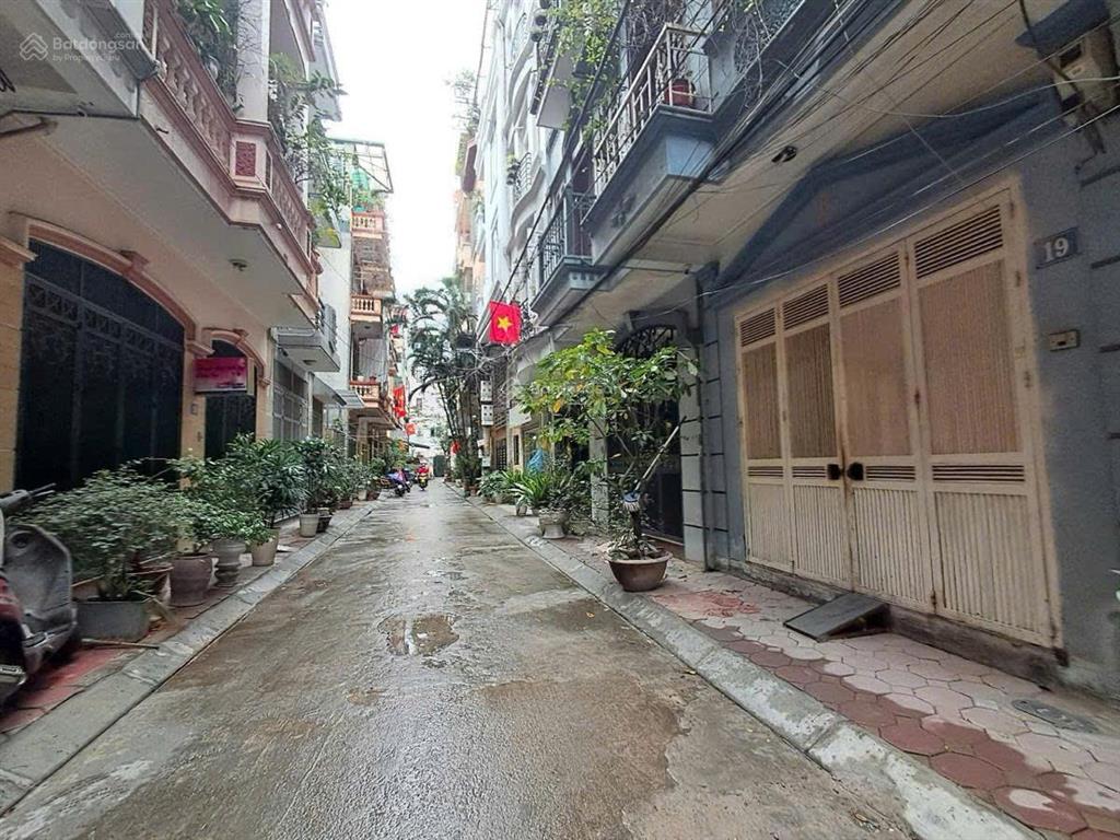 Gara ô tô, 33m2  5 tầng  mt4m, phố chùa láng, giảm còn 10,4 tỷ