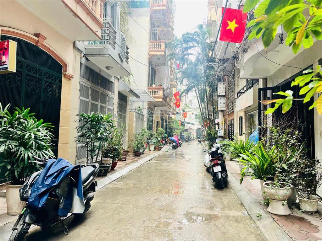 Gara ô tô, 33m2  5 tầng  mt4m, phố chùa láng, giảm còn 10,4 tỷ