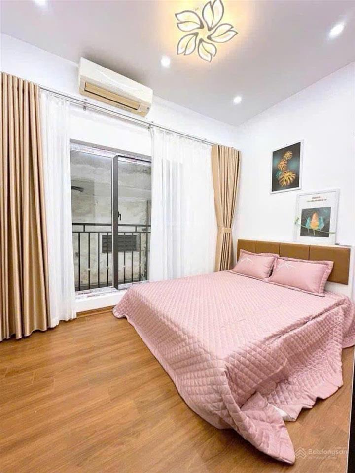 Chỉ 4.3 tỷ có căn 23m2  4 tầng, 3pn, phố tôn thất tùng