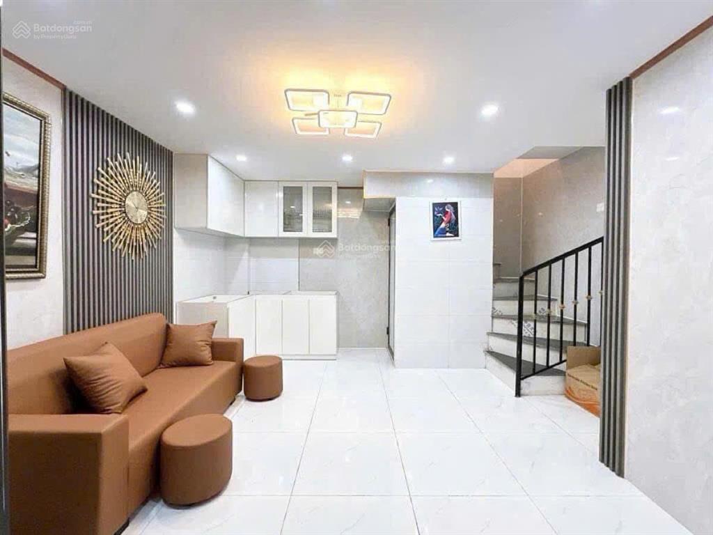 Chỉ 4.3 tỷ có căn 23m2  4 tầng, 3pn, phố tôn thất tùng