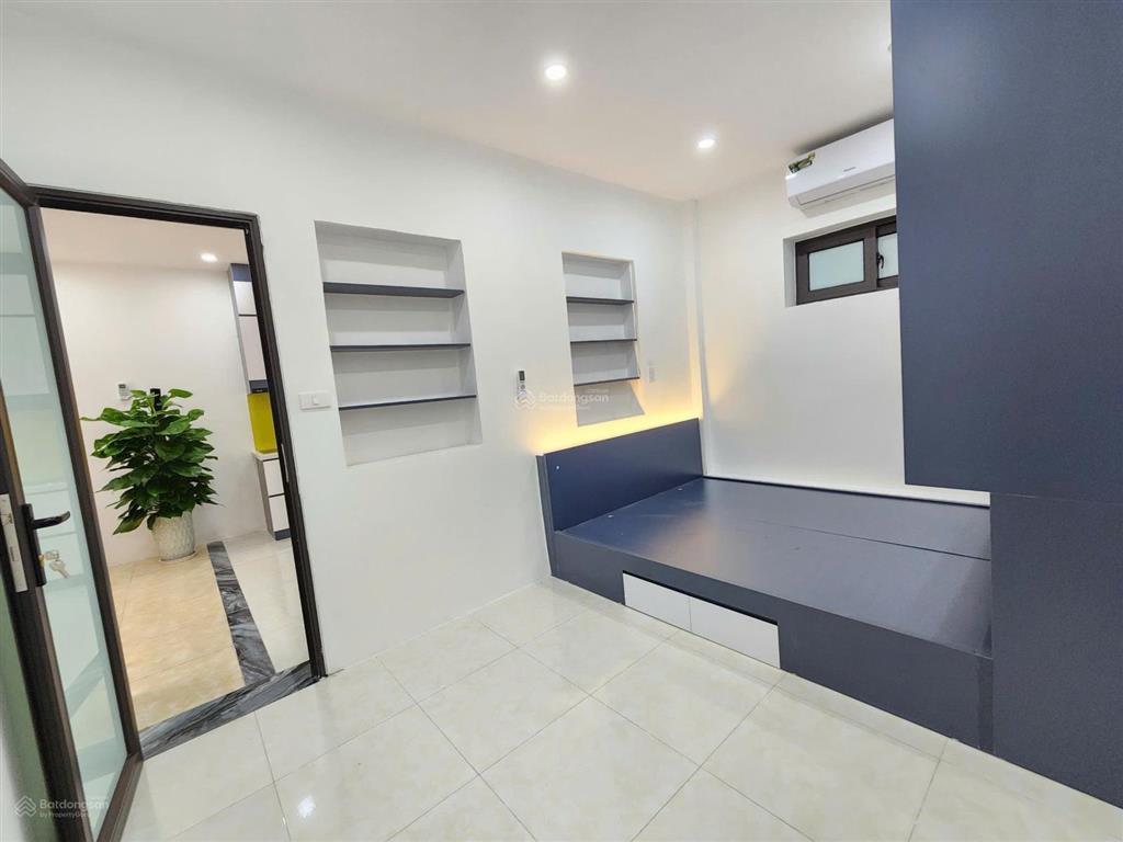 Ô tô đỗ cửa, 2 ngủ nội thất mới cứng, ban công rộng thoáng, tập thể 65m2, 3.68 tỷ