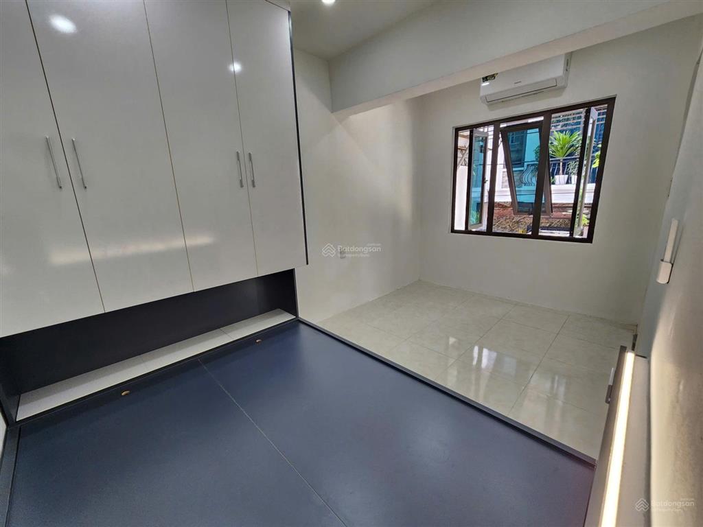 Ô tô đỗ cửa, 2 ngủ nội thất mới cứng, ban công rộng thoáng, tập thể 65m2, 3.68 tỷ