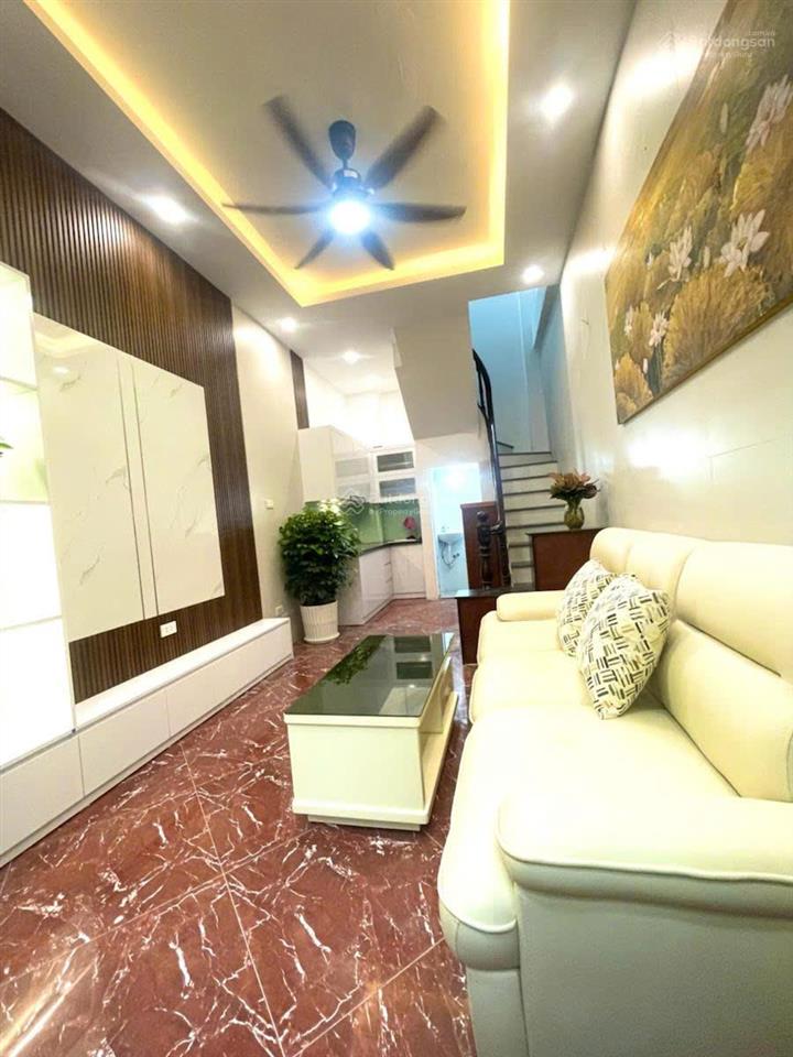 Dành cho kh thông thái 21m2  5 tầng  chỉ có 4,99 tỷ, cách ô tô 20m, phố xã đàn