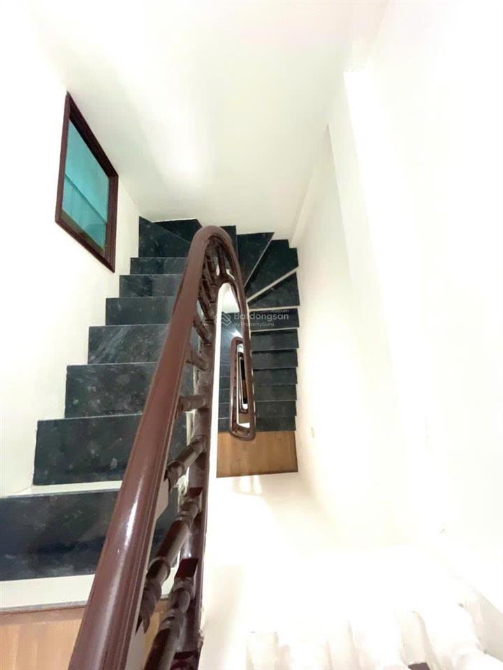 Dành cho kh thông thái 21m2  5 tầng  chỉ có 4,99 tỷ, cách ô tô 20m, phố xã đàn