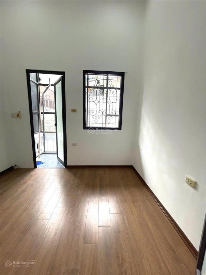 Dành cho kh thông thái 21m2  5 tầng  chỉ có 4,99 tỷ, cách ô tô 20m, phố xã đàn