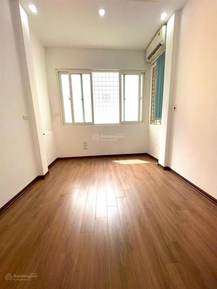 Dành cho kh thông thái 21m2  5 tầng  chỉ có 4,99 tỷ, cách ô tô 20m, phố xã đàn