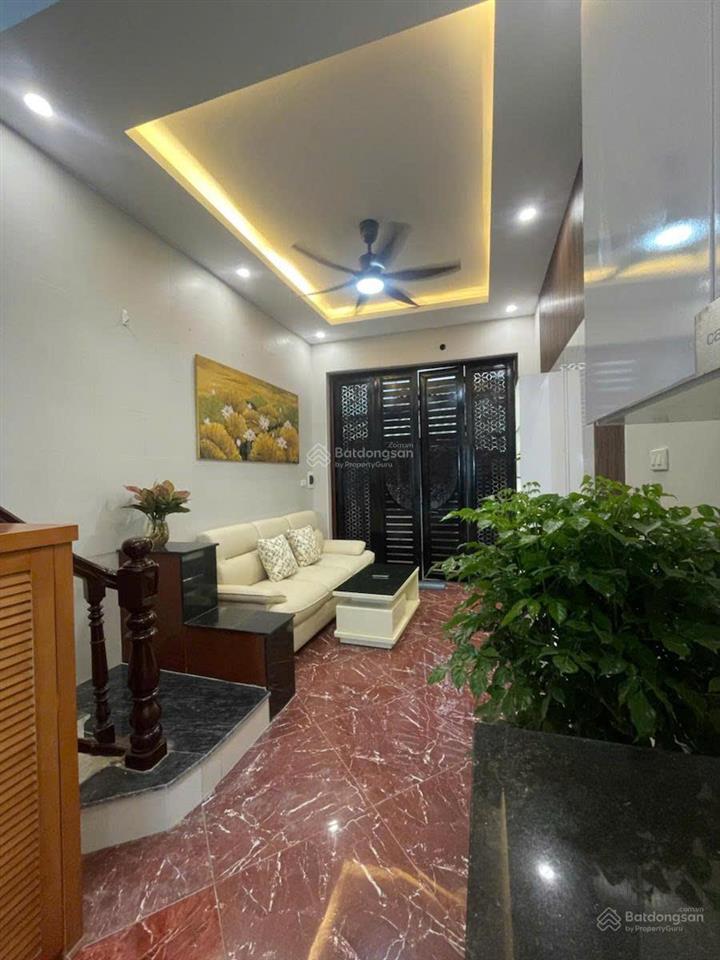 Dành cho kh thông thái 21m2  5 tầng  chỉ có 4,99 tỷ, cách ô tô 20m, phố xã đàn