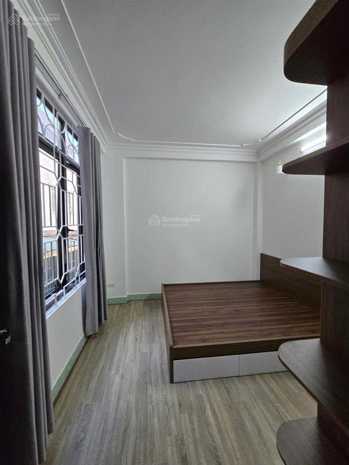 Cơ hội vàng 22m2  5 tầng  giá thiện chí 4.8 tỷ, mặt ngõ ba gác, 22m ô tô đón, phố đội cấn
