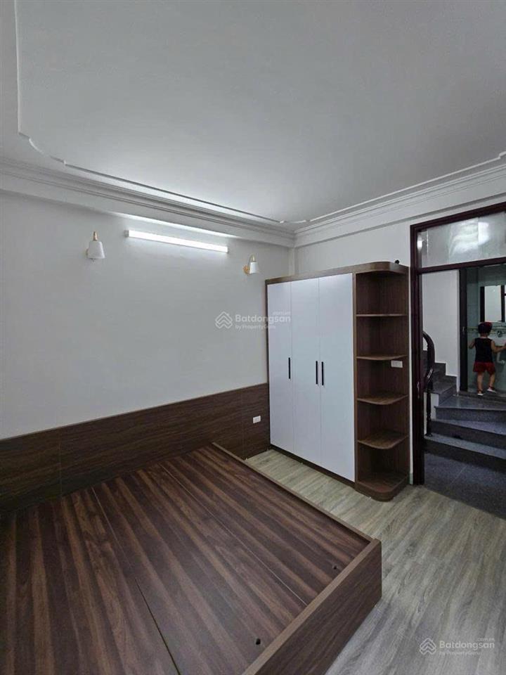 Cơ hội vàng 22m2  5 tầng  giá thiện chí 4.8 tỷ, mặt ngõ ba gác, 22m ô tô đón, phố đội cấn