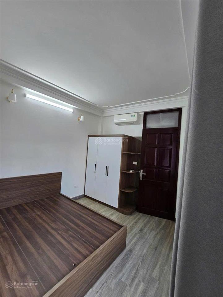 Cơ hội vàng 22m2  5 tầng  giá thiện chí 4.8 tỷ, mặt ngõ ba gác, 22m ô tô đón, phố đội cấn