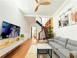 Tập thể duplex mặt phố, 95m2, 3 pn rộng rãi, nhà đẹp, full nội thất, ba bước ra hồ