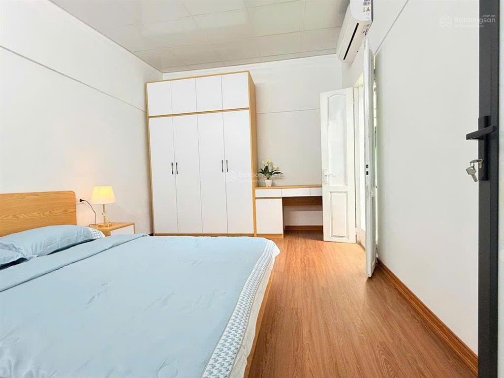 Tập thể duplex mặt phố, 95m2, 3 pn rộng rãi, nhà đẹp, full nội thất, ba bước ra hồ