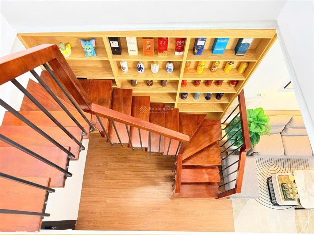 Tập thể duplex mặt phố, 95m2, 3 pn rộng rãi, nhà đẹp, full nội thất, ba bước ra hồ