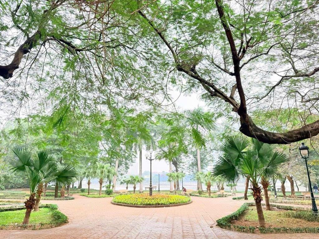 Tập thể duplex mặt phố, 95m2, 3 pn rộng rãi, nhà đẹp, full nội thất, ba bước ra hồ