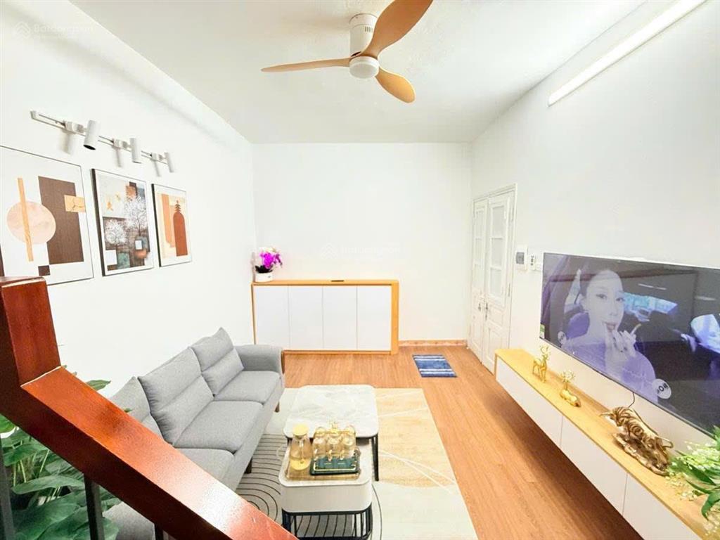 Tập thể duplex mặt phố, 95m2, 3 pn rộng rãi, nhà đẹp, full nội thất, ba bước ra hồ