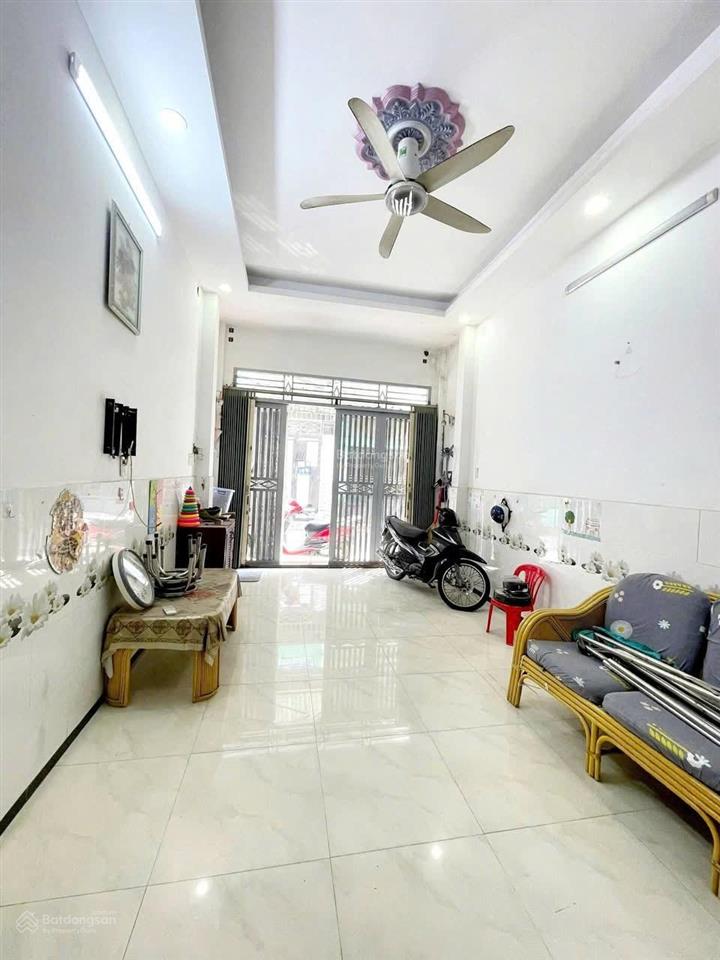 Cho thuê nhà nguyên căn giá rẻ  4.5x18m  nở hậu 12m  2 tầng 3 pn 2wc 15m ra mặt tiền  9.5tr/th