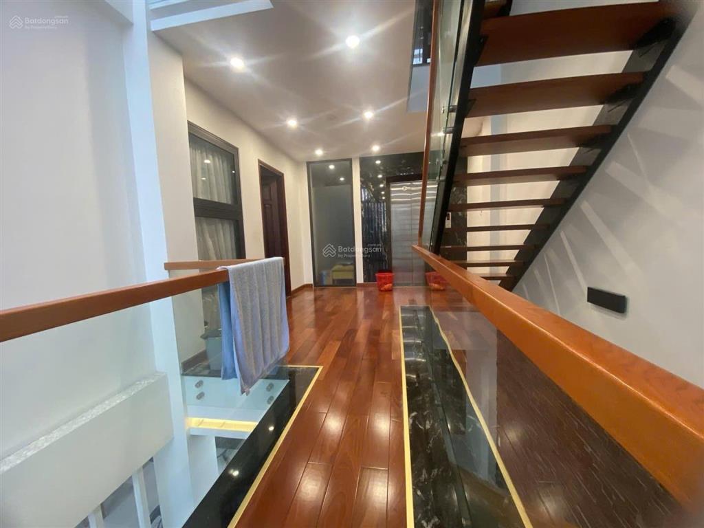 Ngộp bank bán gấp villa mini phú nhuận, 7.5x13.5m, 5 tầng thang máy, hẻm 6m, nội thất xịn, 16.5 tỷ