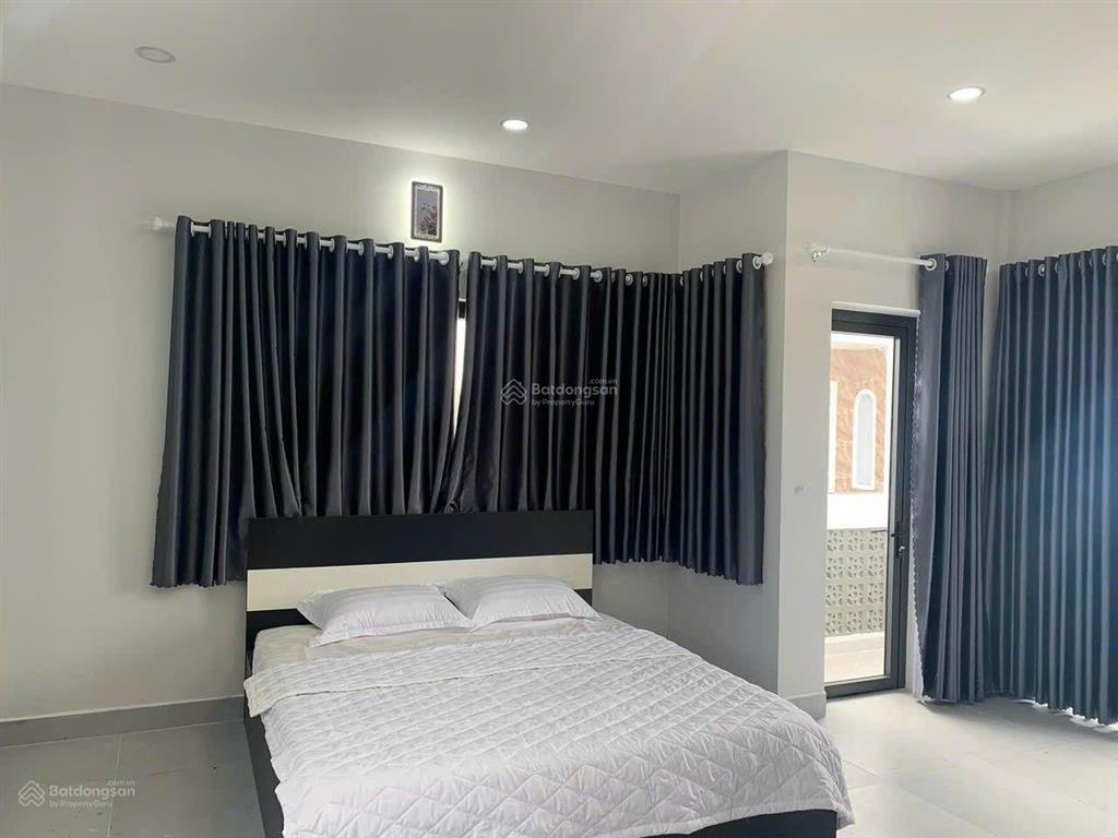 Bán biệt thự sân vườn thoáng mát lê văn chí ngang 8m dọn vào ở ngay full nội thất cực rẻ
