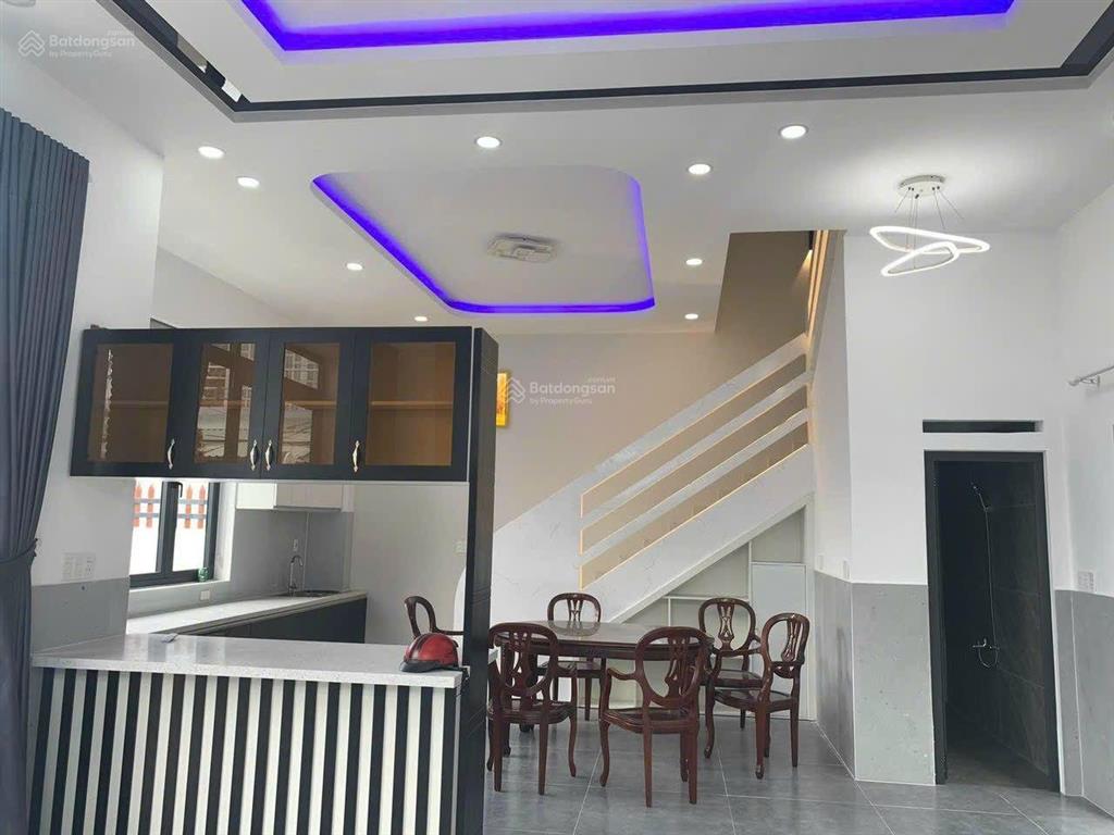Bán biệt thự sân vườn thoáng mát lê văn chí ngang 8m dọn vào ở ngay full nội thất cực rẻ